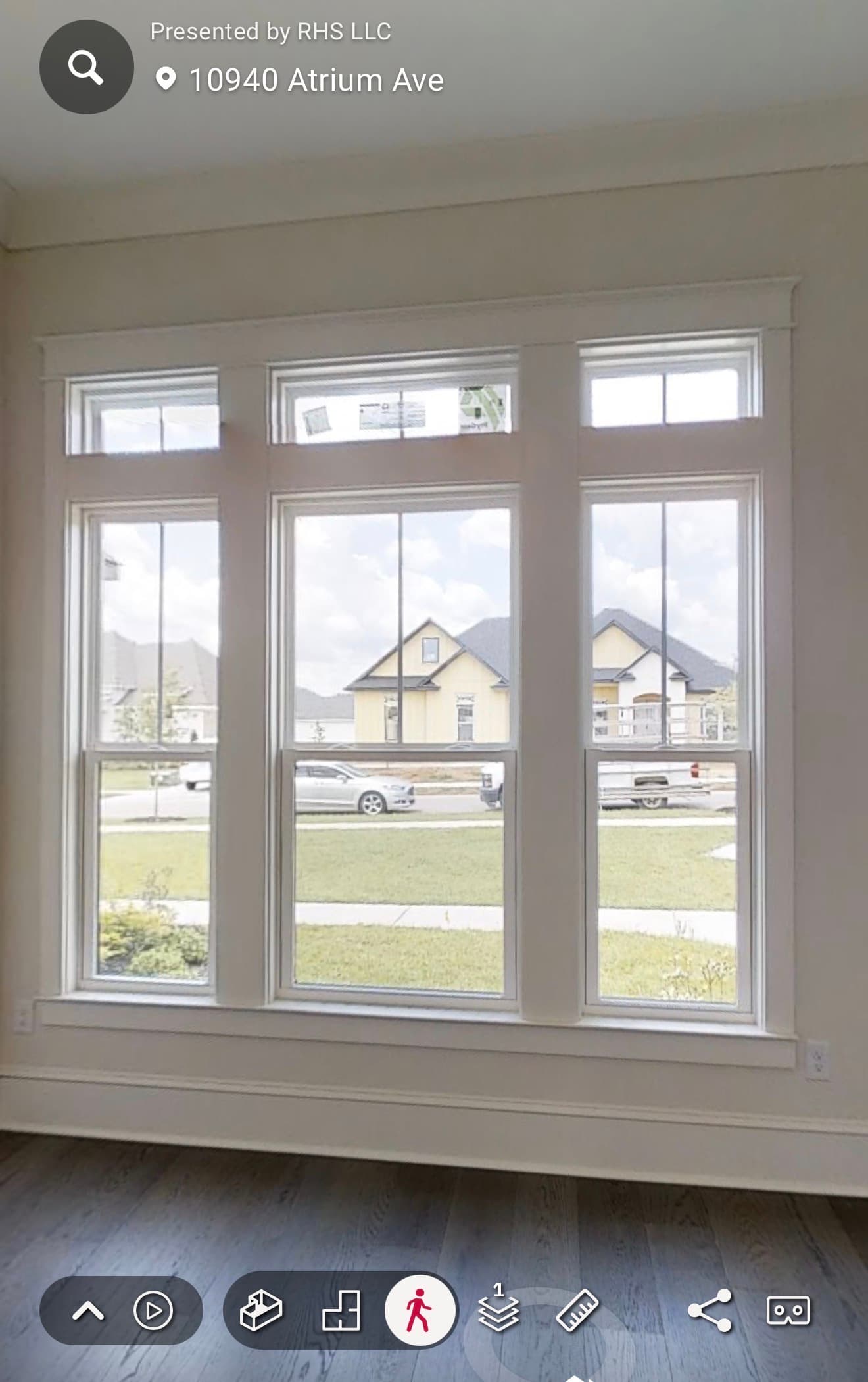 Window wall overlooking streetscape